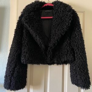 Cropped Black faux furry black jacket